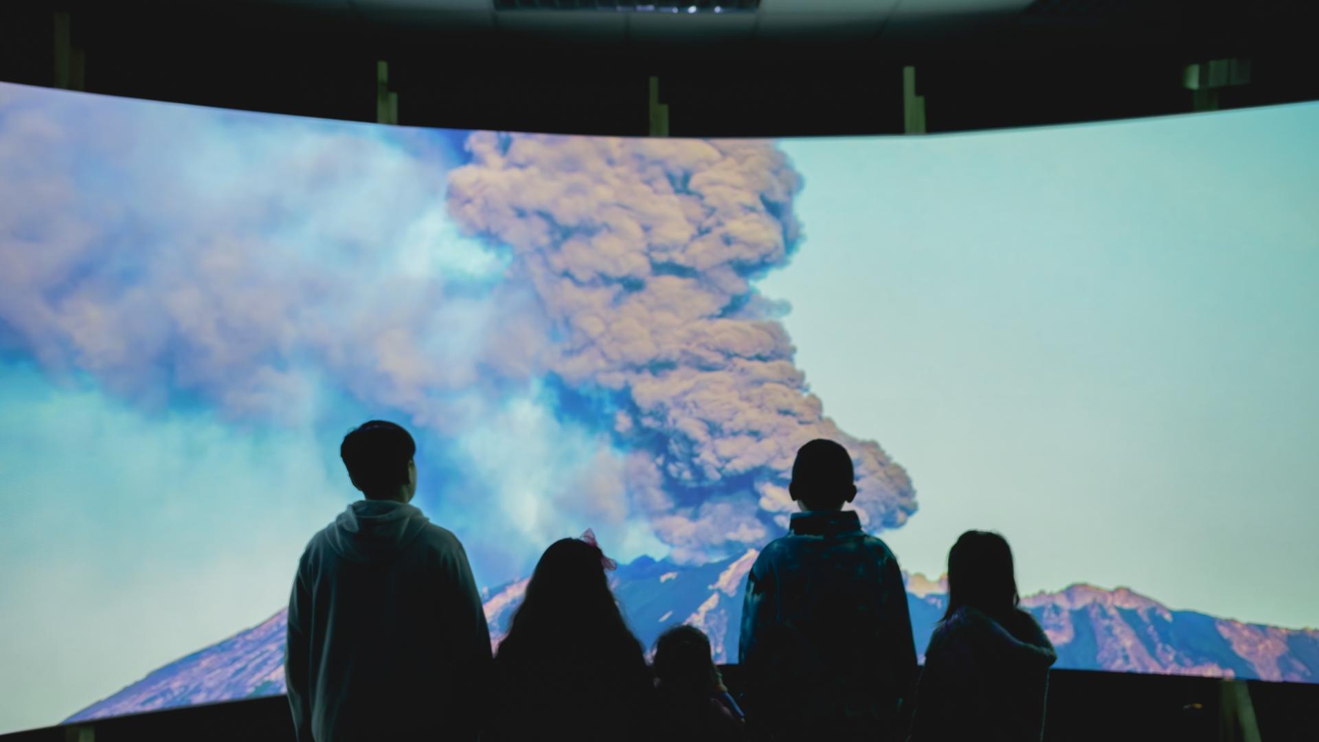 Material audiovisual Desde los orígenes al corazón del volcán