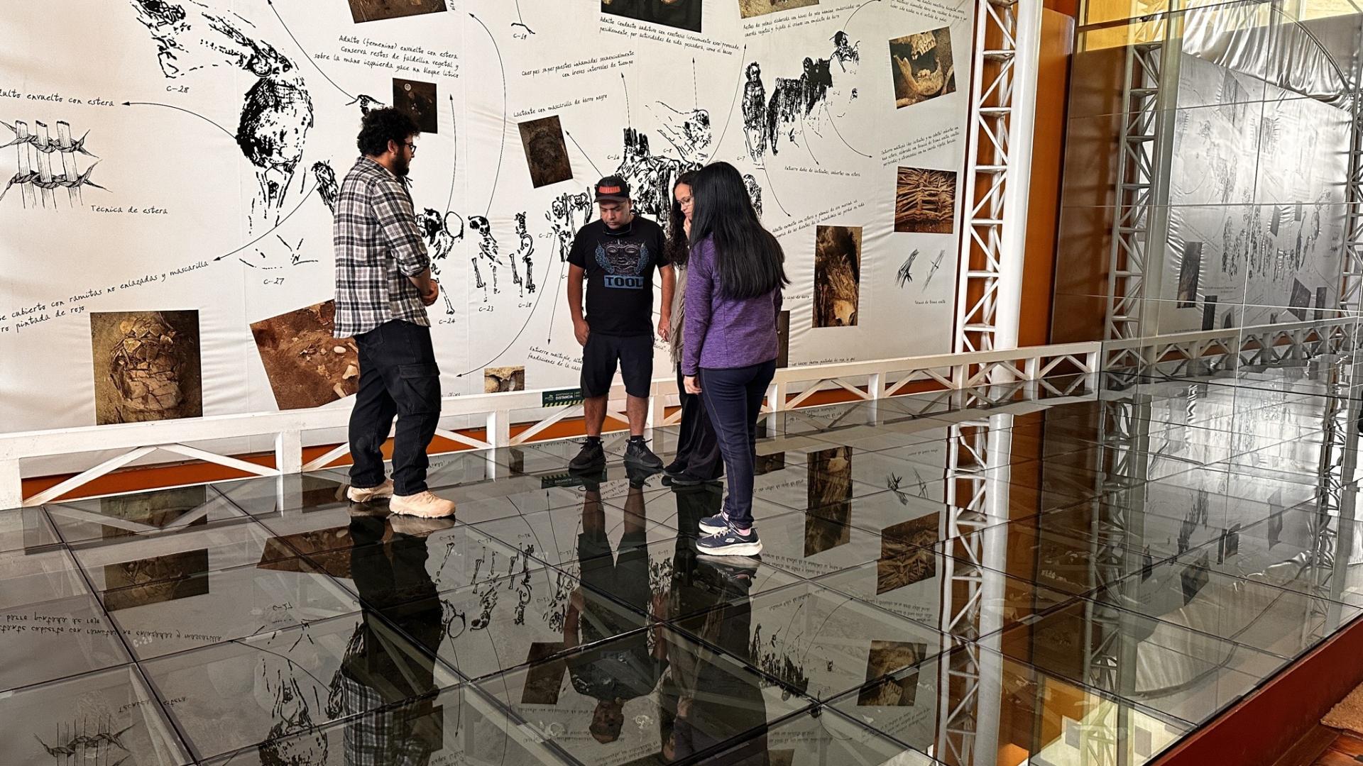 Estudiantes realizando medación patrimonial en Museo Colón 10