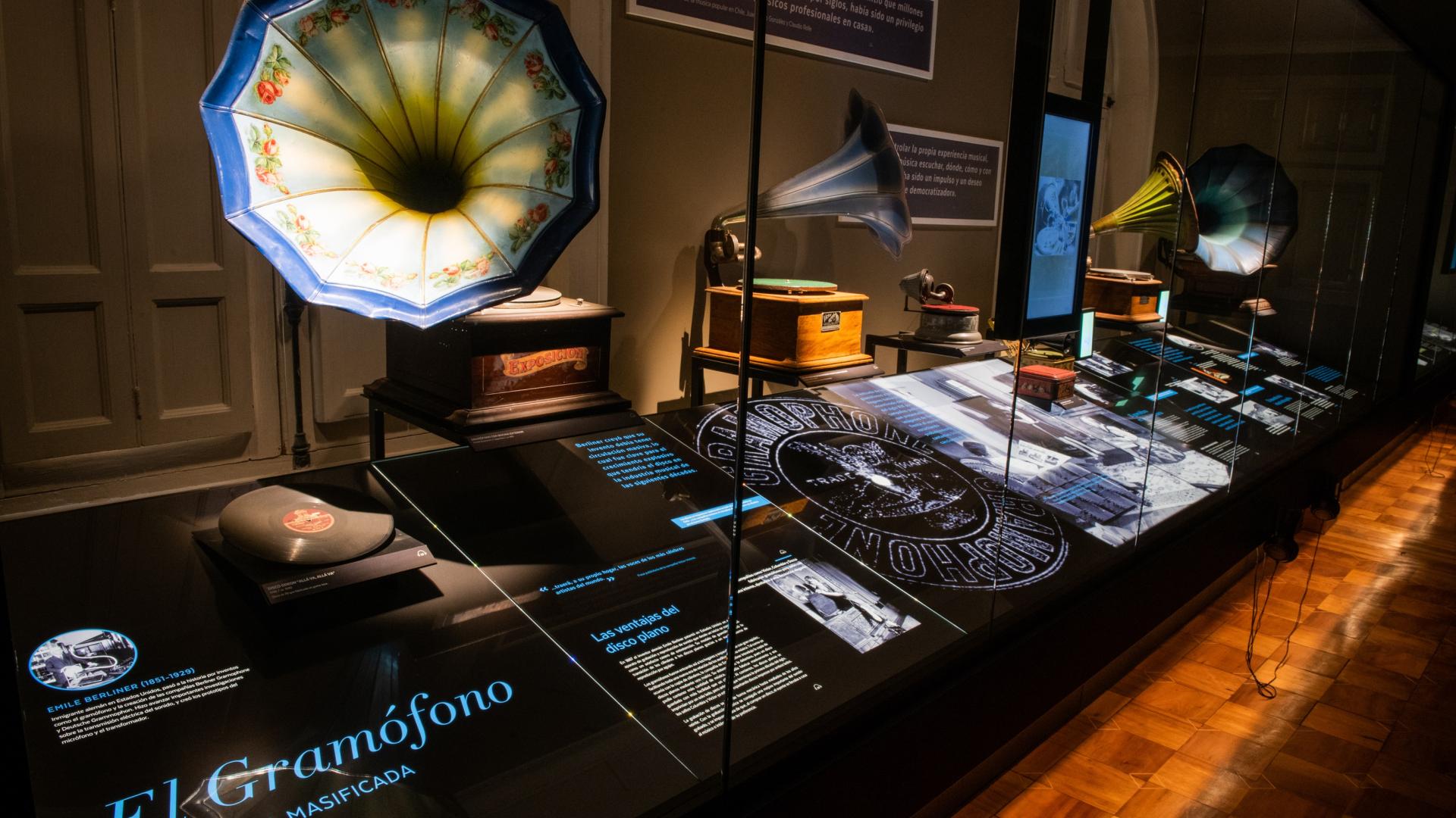 Exhibición de gramófonos y fonógrafos