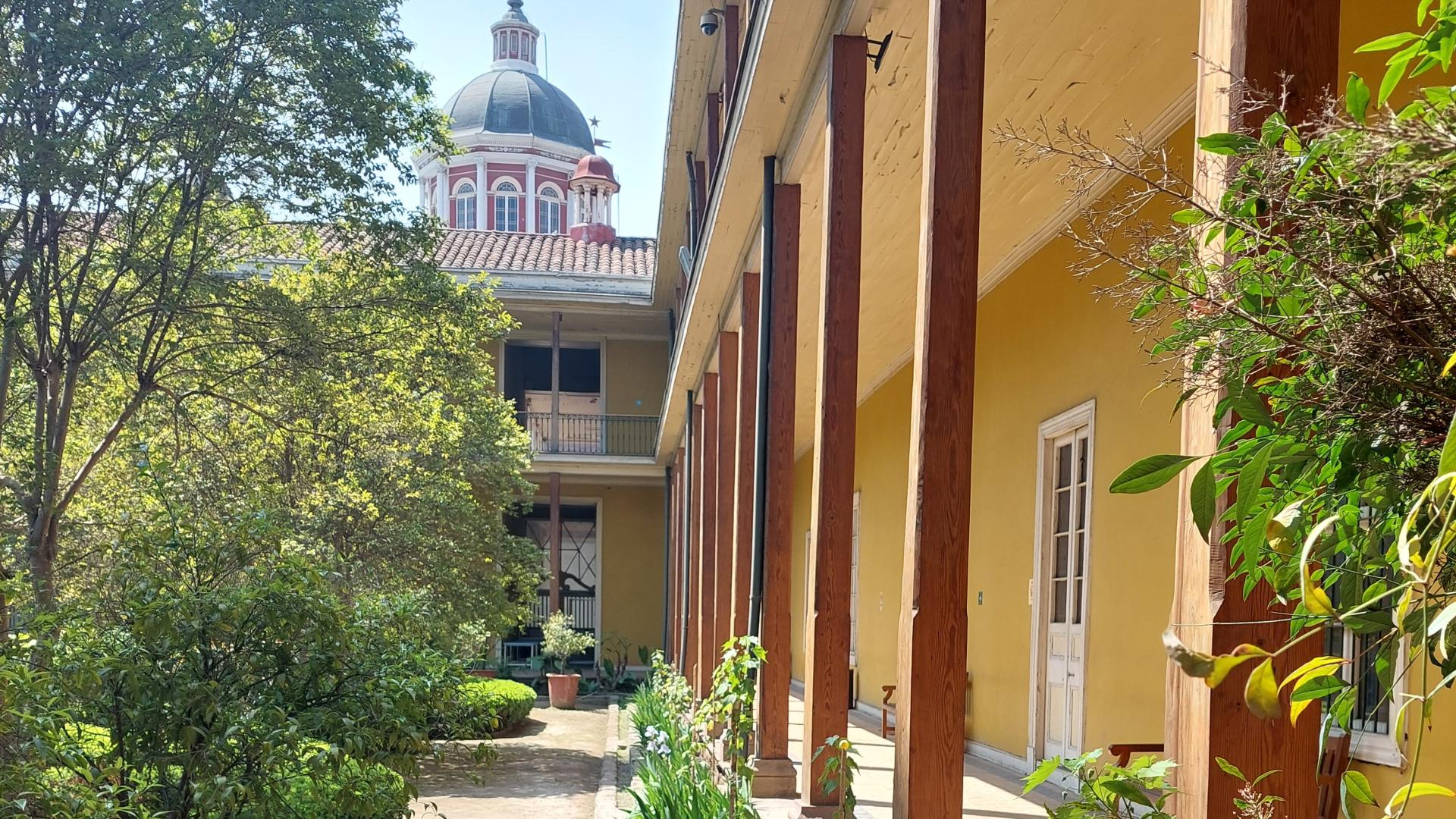 Patio del Centro Patrimonial Recoleta Dominica