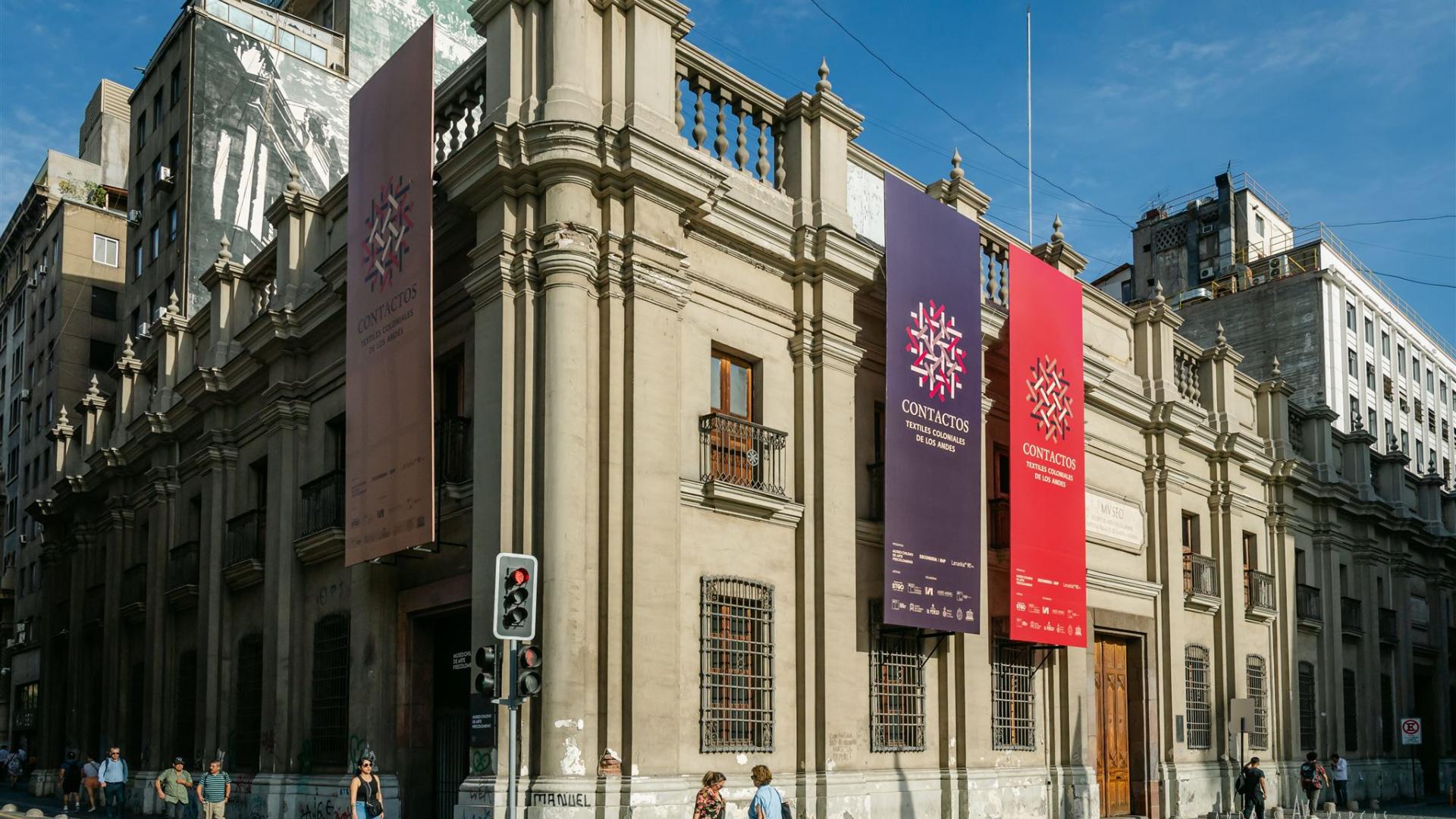 Frontis Museo Chileno de Arte Precolombino - Bandera 361, Santiago. Metro Plaza de Armas