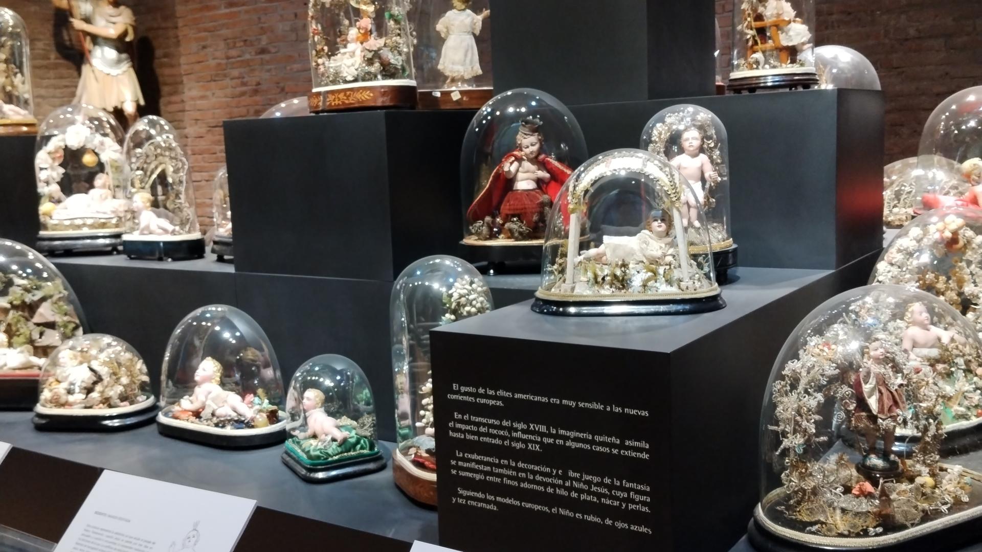 Sala: El Niño Dios en la devoción familiar. Fanales del siglo XVIII
