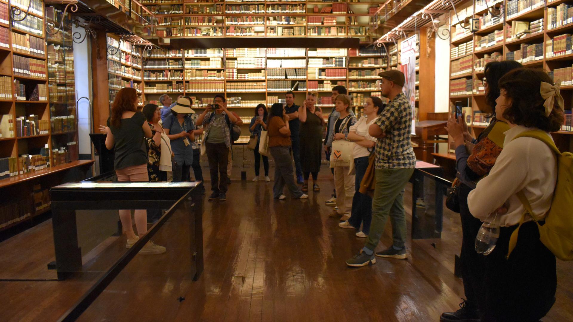 Visita guiada a biblioteca