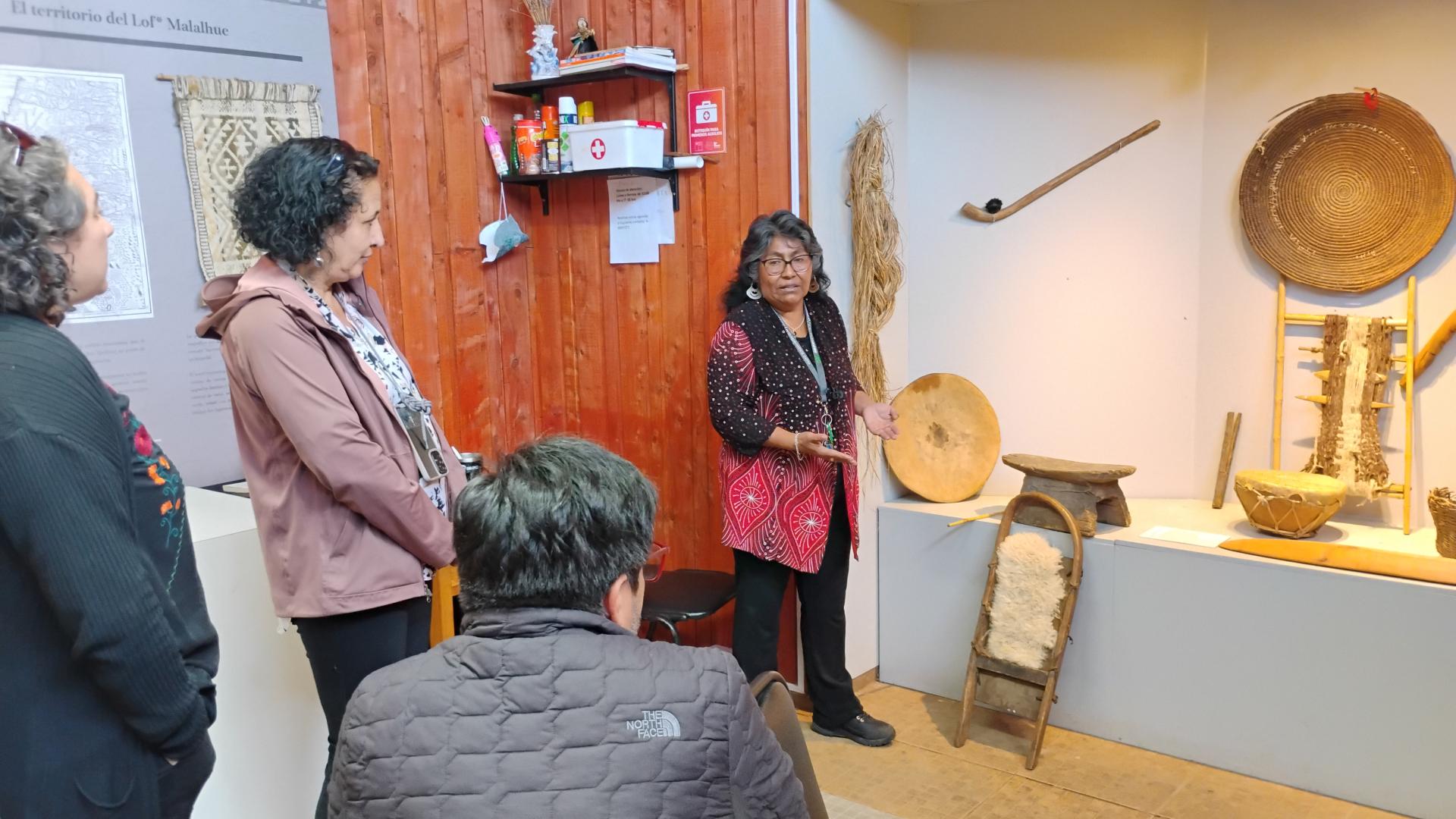 Visita guiada a exposición del Museo de Malalhue