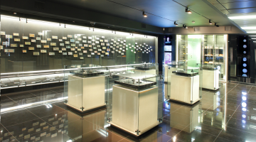 Sala interior del Museo Numismático en donde se exhiben monedas y billetes históricos